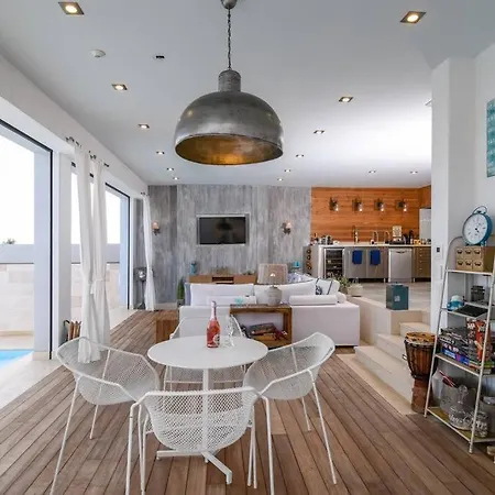 Luxurious Malomar Κινέτα